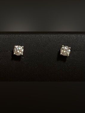 Moissanite .25 CTW studs in .925 sterling silver NWT